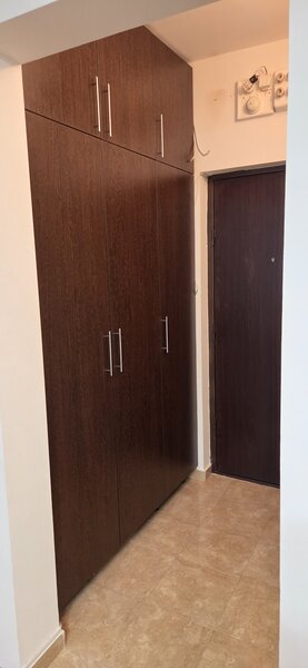 Piata Ramnicu Sarat, Titan, 100 m de Mall Park Lake Plaza,